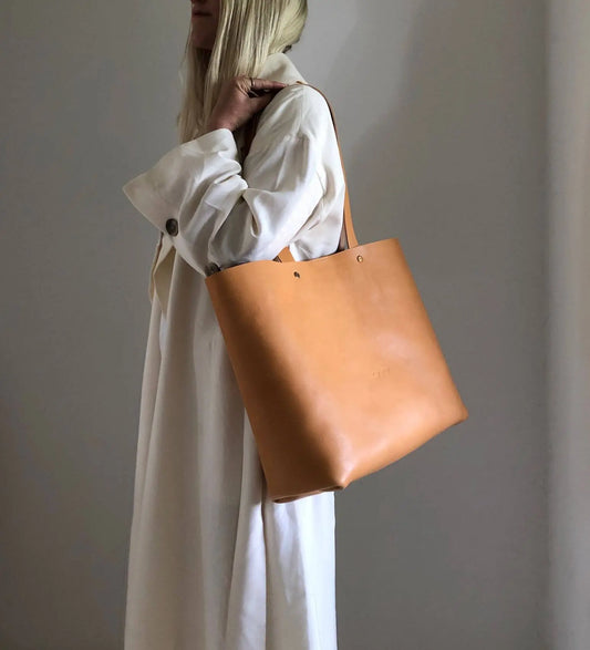 10 Ways to Style a Leather Tote Bag