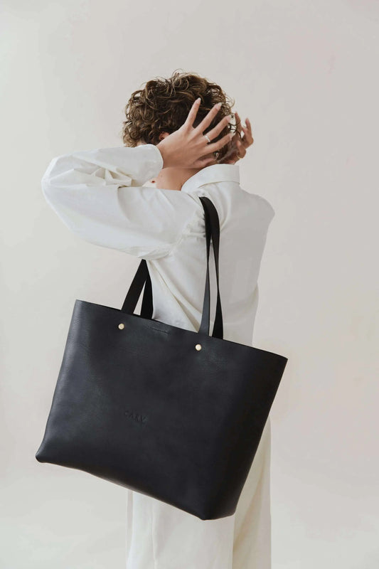 How to Pack Your Leather Tote Bag Like a Pro - CARV