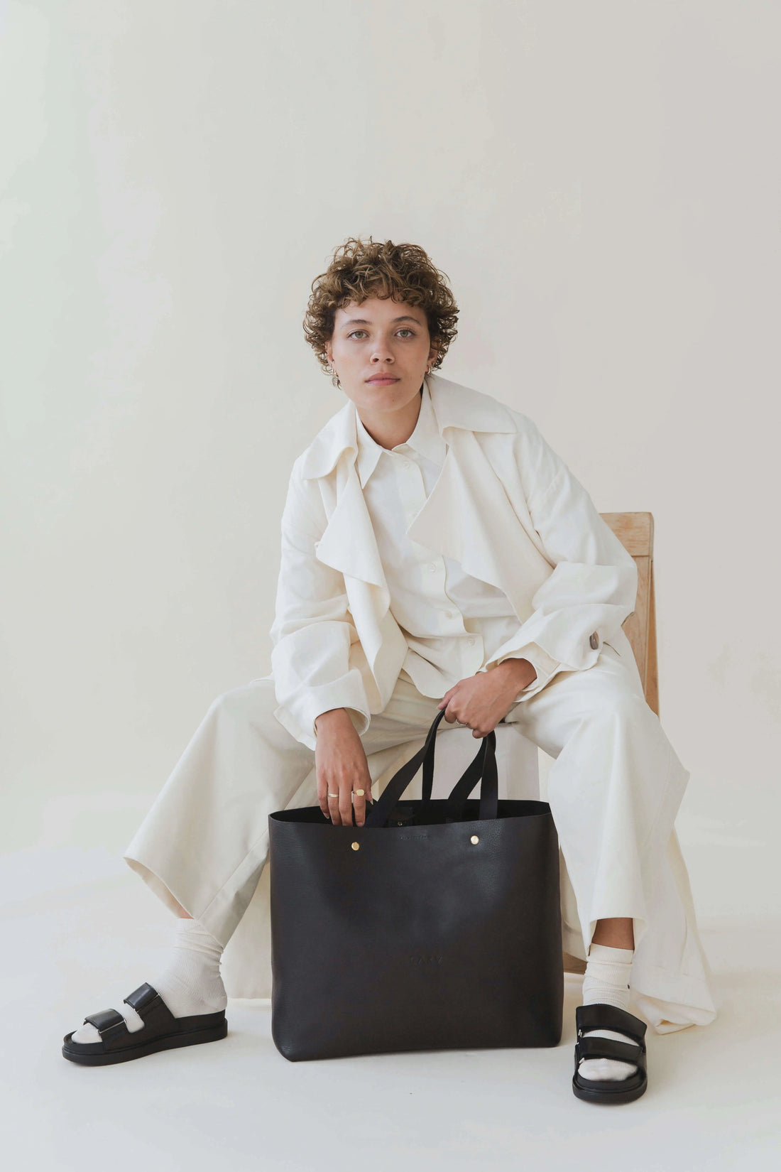 Styling-Leather-Totes-for-Every-Season CARV