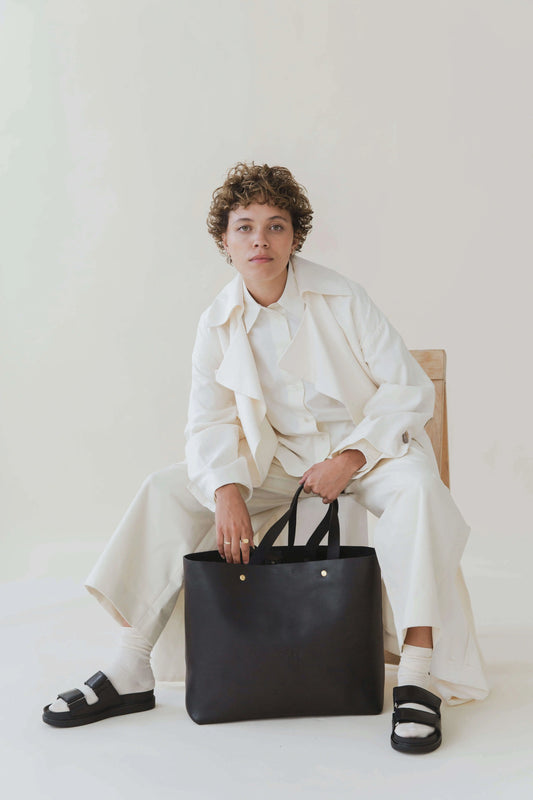 Styling-Leather-Totes-for-Every-Season CARV