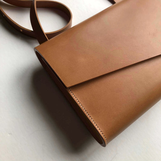 Vegan Leather vs Genuine Leather Bags – Pros, Cons, and Sustainability