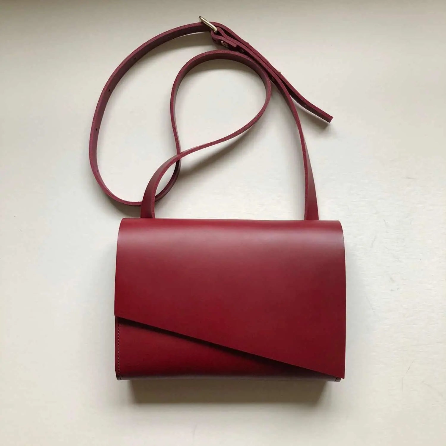 CARV pioneer midi crossbody leather handbag in red