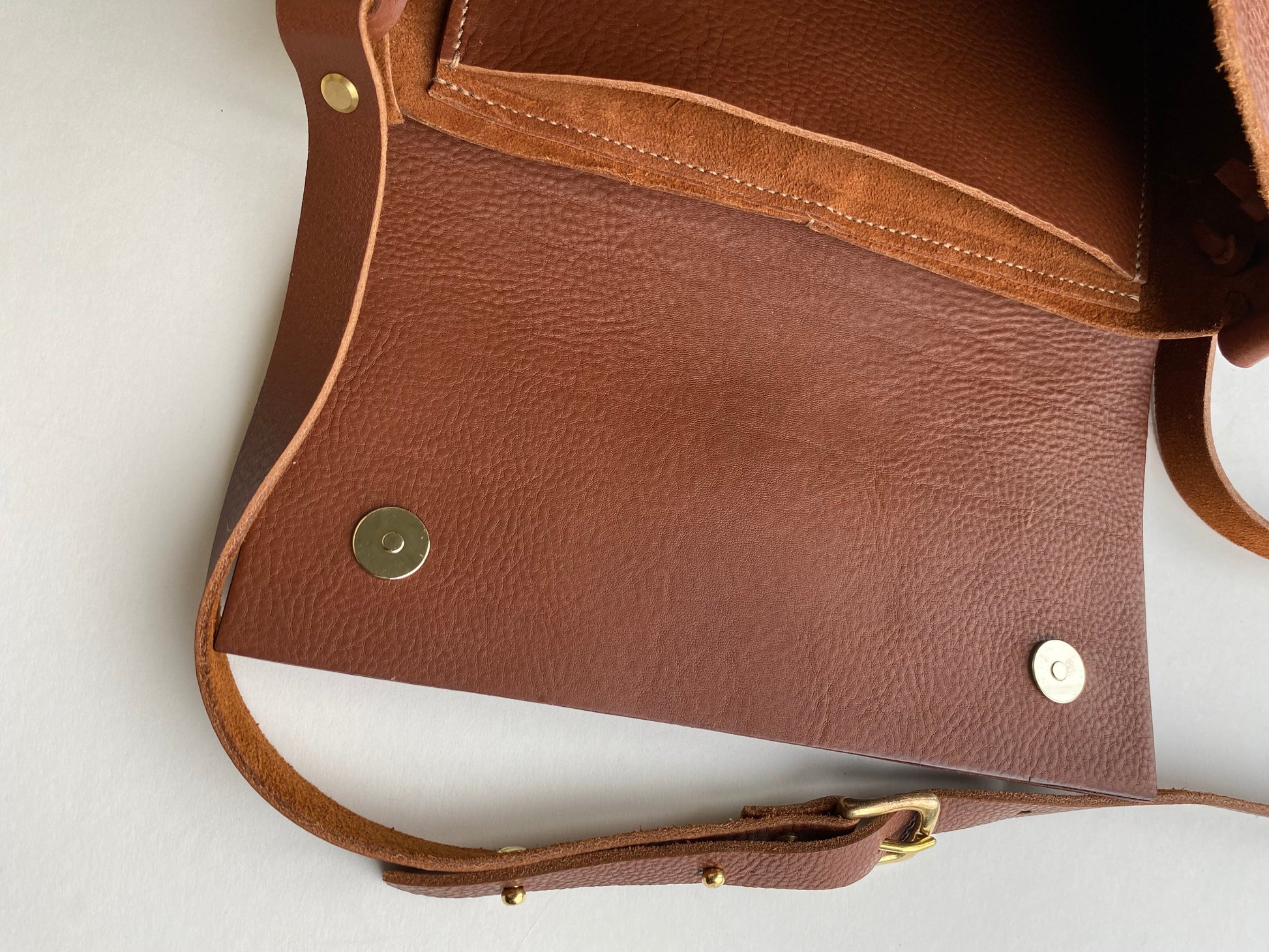 Nomad Leather Crossbody Bag in Tan CARV